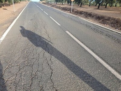 Grietas en la carretera
