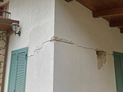 Grieta en la fachada
