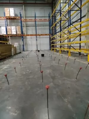 Malla de inyección de resina en pavimento industrial
