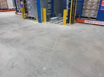 Roturas cerca de estanterías o racks