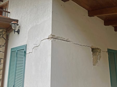 Grietas en la fachada