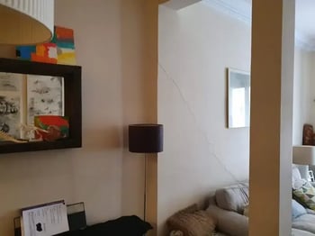 Edificio residencial con grietas