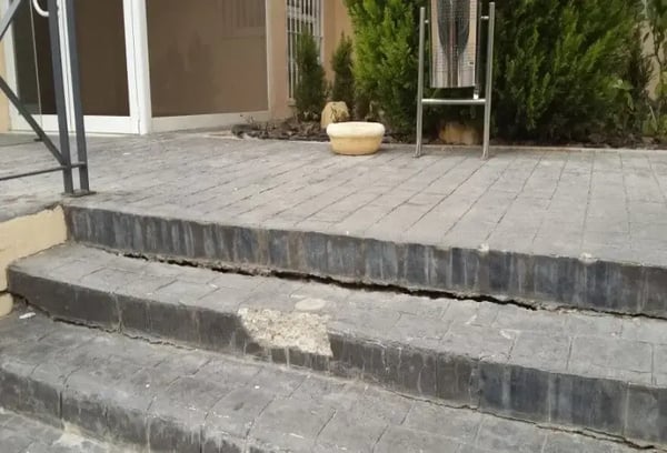 Hundimiento del suelo en unas escaleras