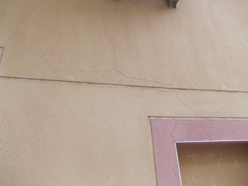 Grietas en la fachada