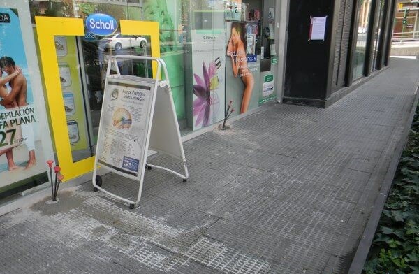 Inyecciones de resina en la fachada de un comercio