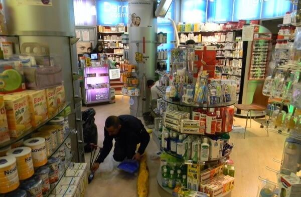 Inyecciones de resina en el interior de un comercio