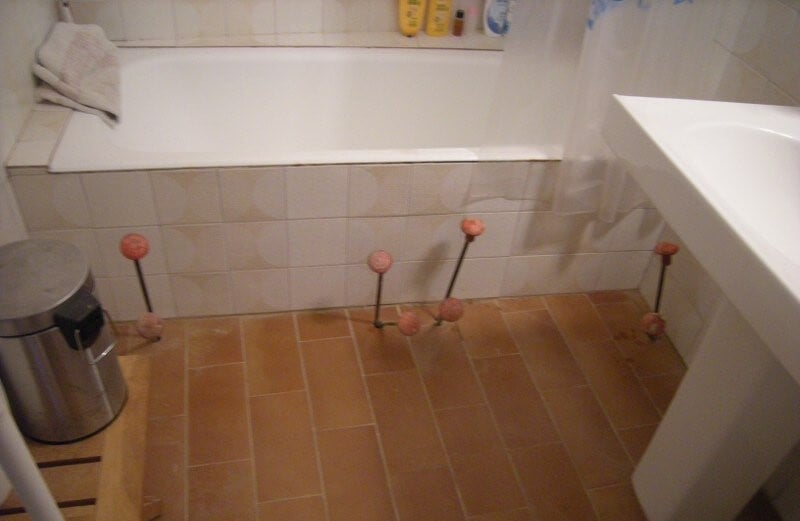 Inyecciones de resina en el interior de la vivienda