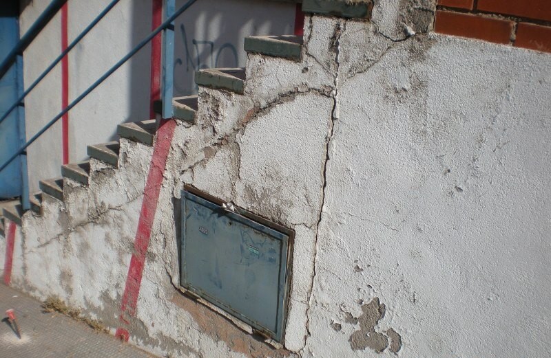 Grietas en la escalera