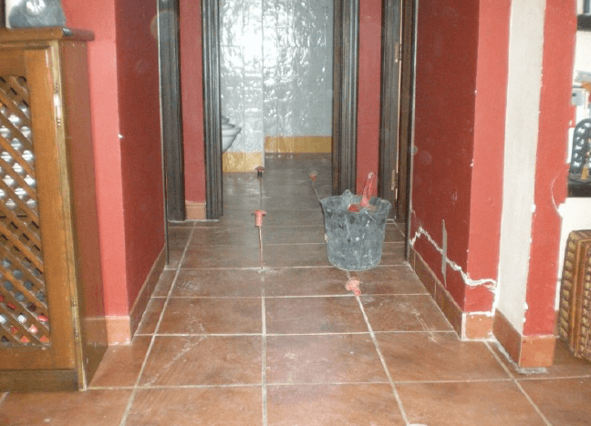 Inyecciones de resina en el interior de la vivienda