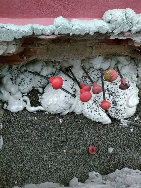Inyección de resina en la cavidad