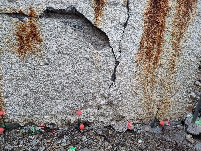 Grietas en el exterior de la vivienda