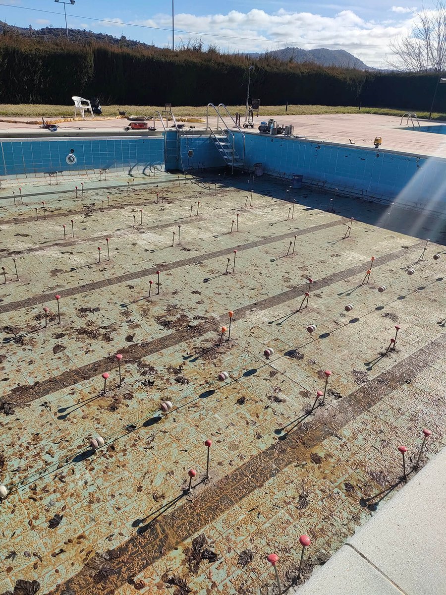 Inyecciones de resina en el vaso de la piscina