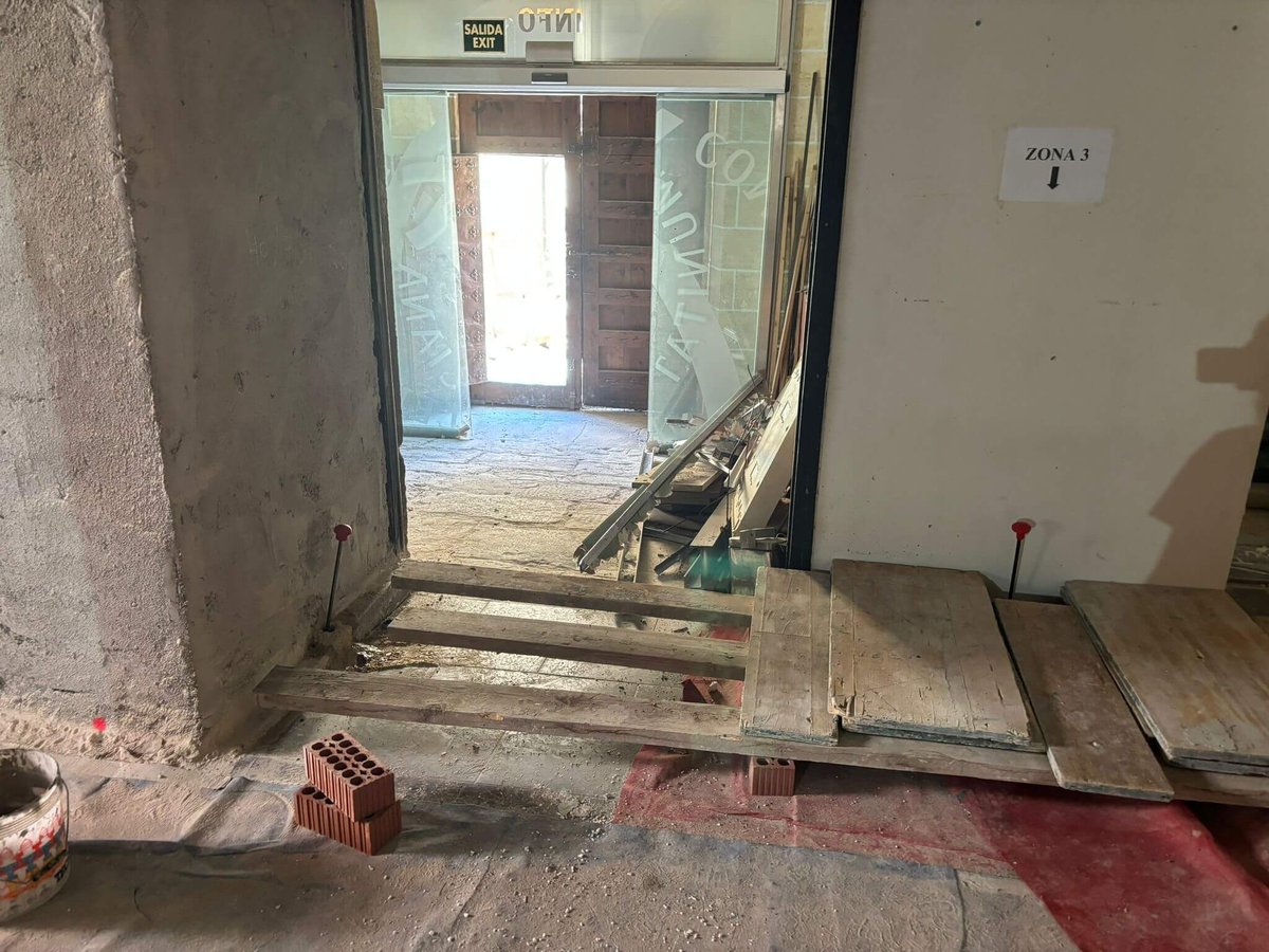 Puntos de inyección de resina en el interior del edificio