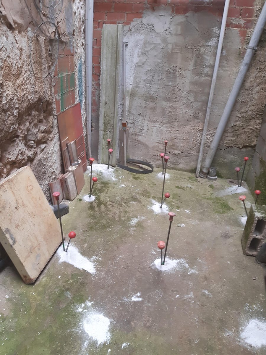 Puntos de inyección en el terreno para compactar la arlita