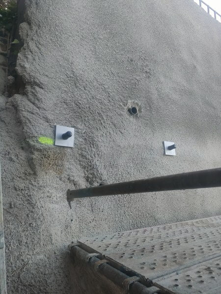 Acabo de los microanclajes en el muro