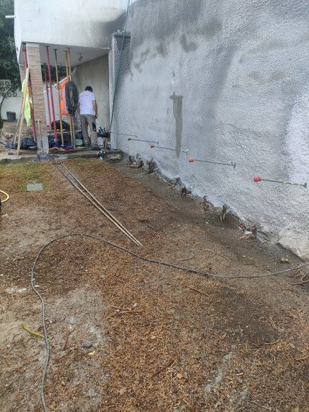 Inyecciones de resina para el anclaje del muro de contención