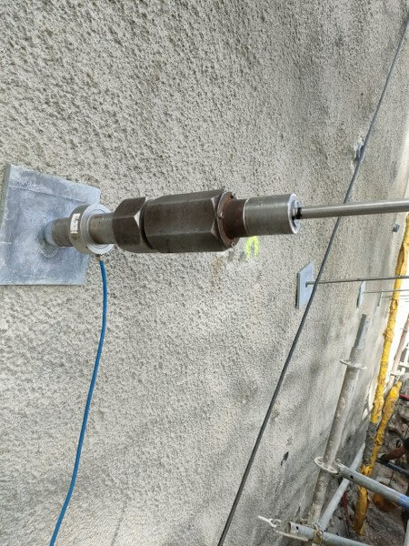 Detalle del microanclaje durante la fase del tensado