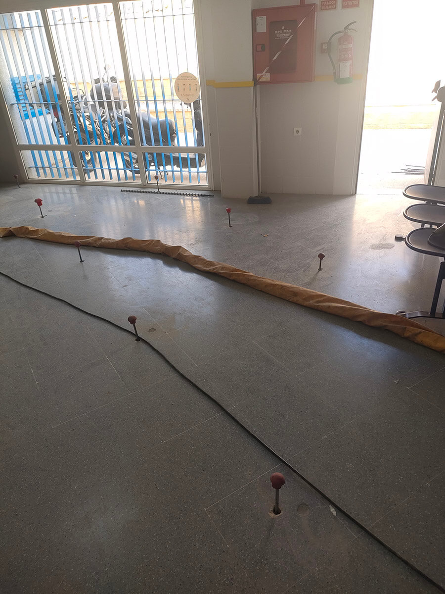Colocación de la manguera que mide hasta 80 metros