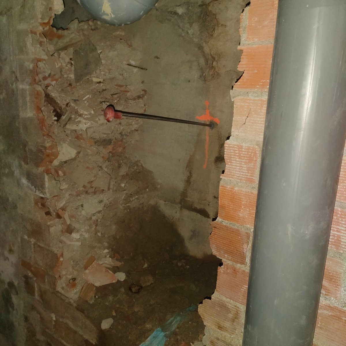 Plano detalle de uno de los puntos de inyección en el muro