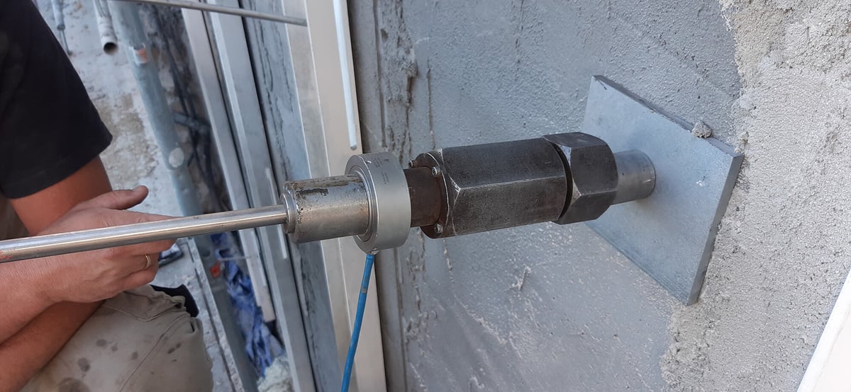 Plano detalle de la instalación de un microanclaje en el muro de contención