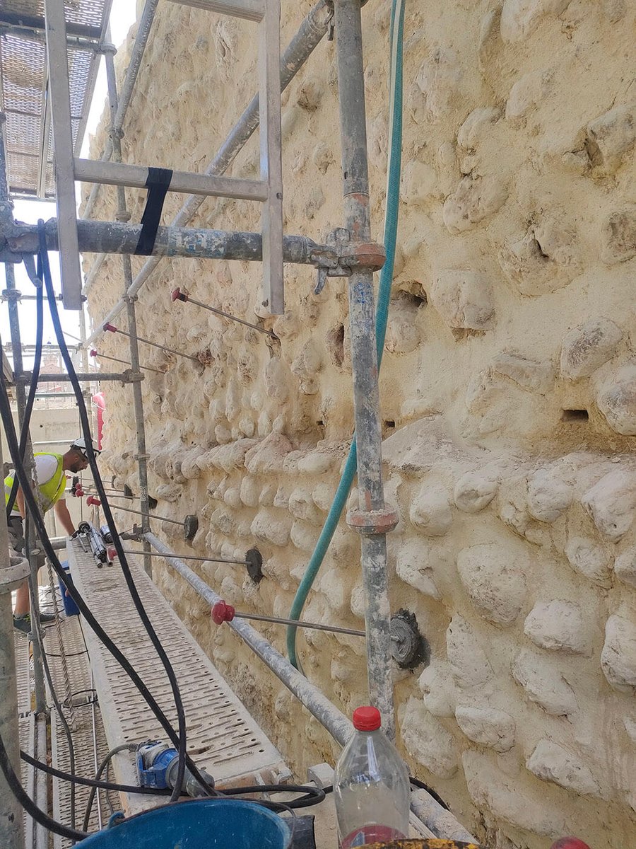 Inyección de resina en el muro de contención