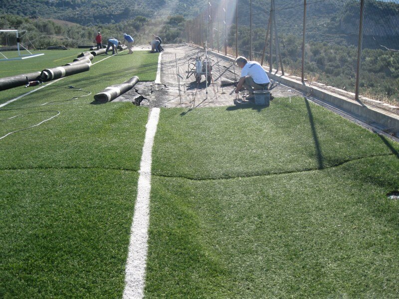 Inyecciones de resina en un campo de fútbol