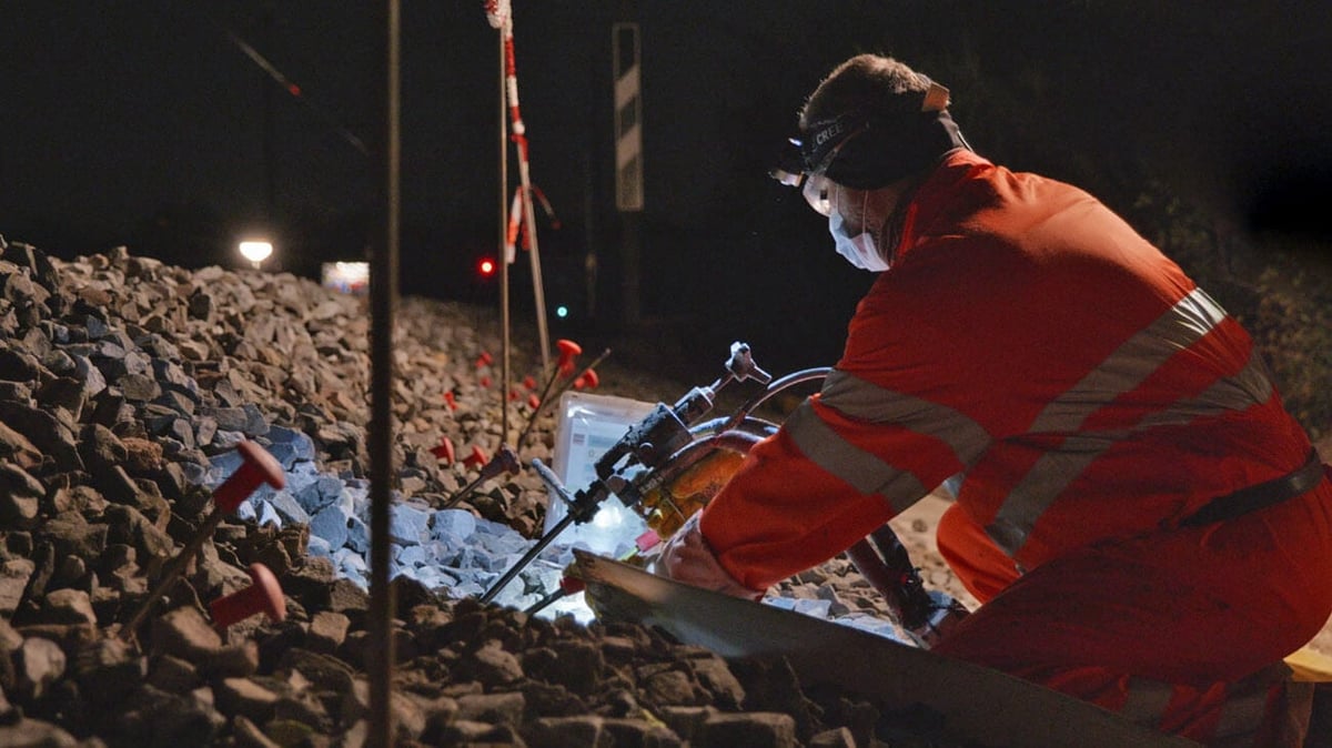 Inyecciones de resina en las vías del tren