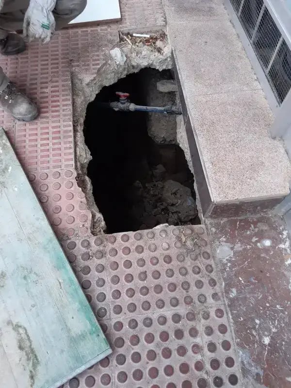 Relleno de cavidad subterránea en un edificio