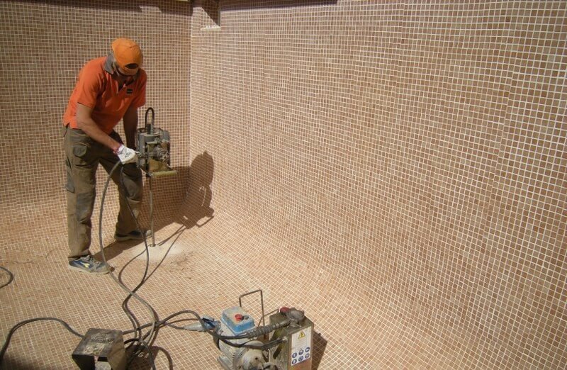 inyeccion-resina-uretek-piscina