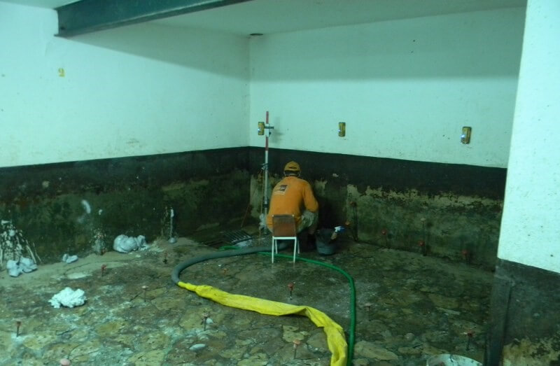 Realización de inyecciones en el terreno