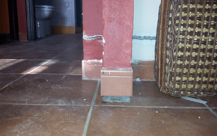 Descenso de la solera por falta de compactación del terreno