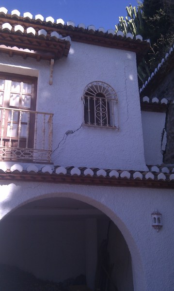 Grietas en la fachada
