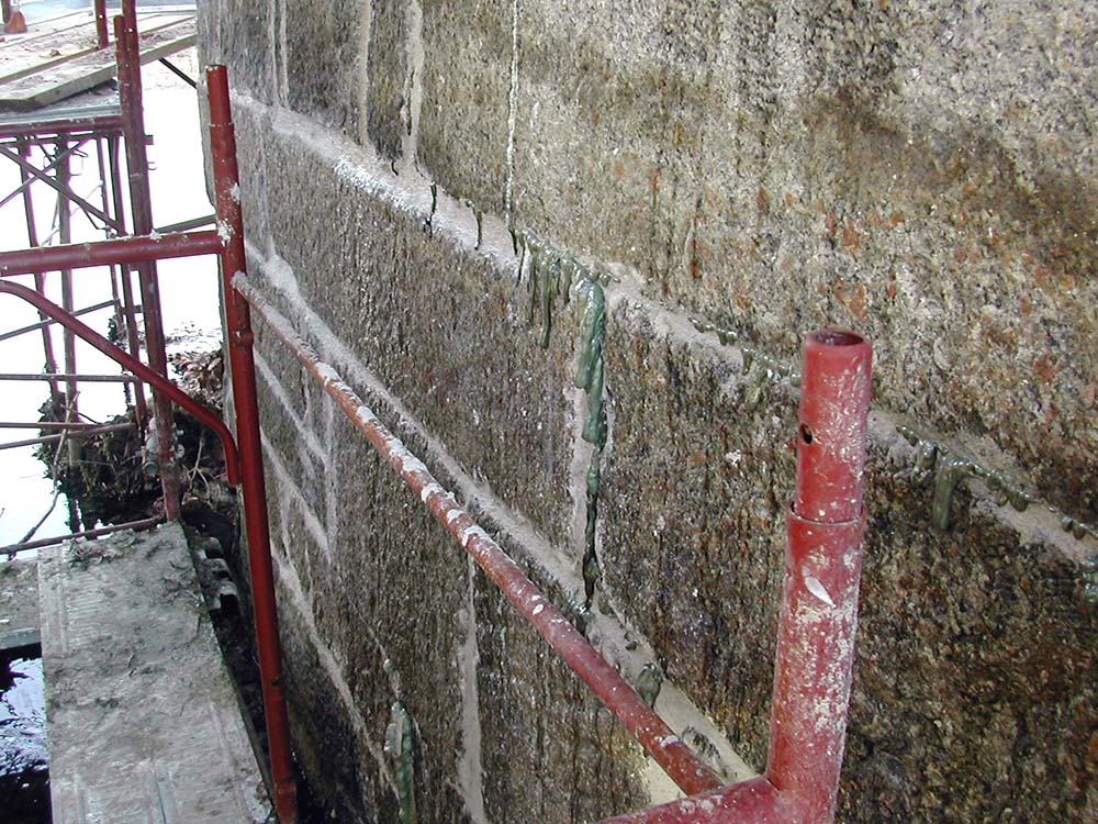 Inyecciones de resina en un muro