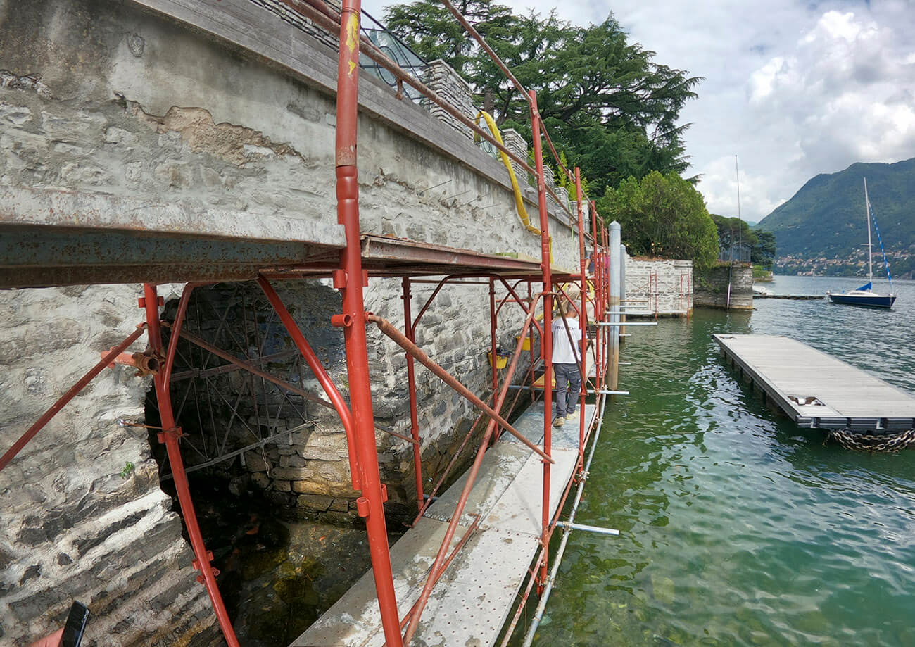 Muro con andamios