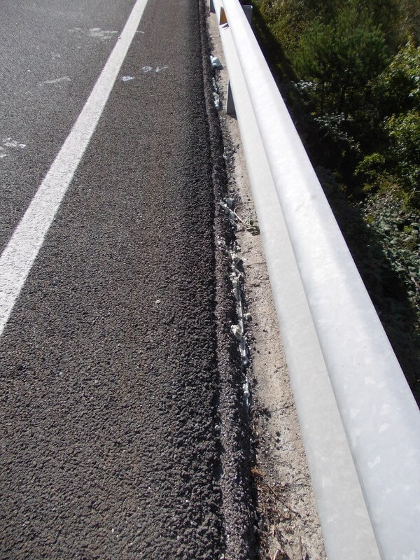 Grieta en la carretera
