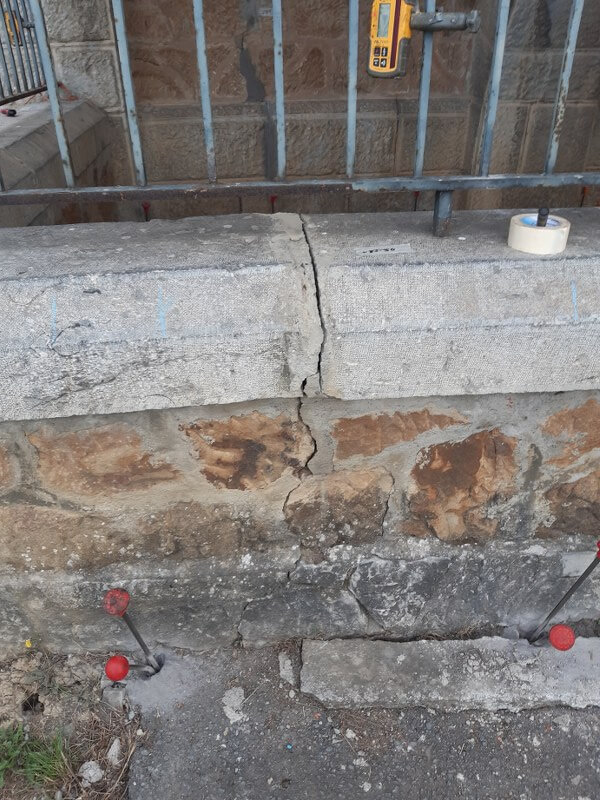 Grietas en el muro