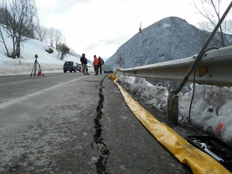 Grietas en la calzada
