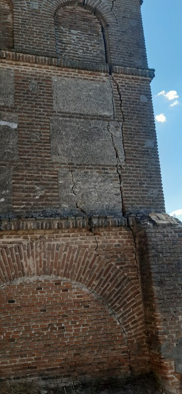 Grietas en la fachada
