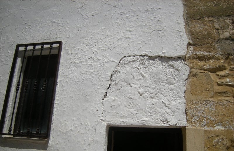 Grietas en la fachada