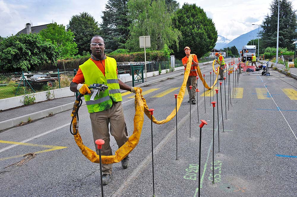 Consolidación del terreno de cimentación bajo el pavimento de una carretera
