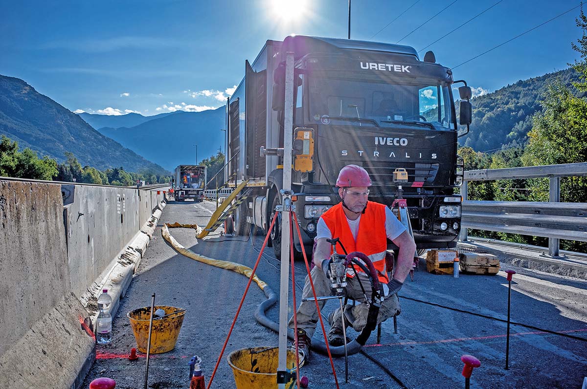 Inyecciones de resina para la consolidación del pavimento de una carretera