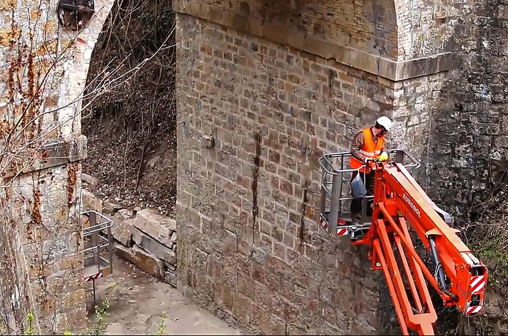 Hundimiento de la estructura de un muro