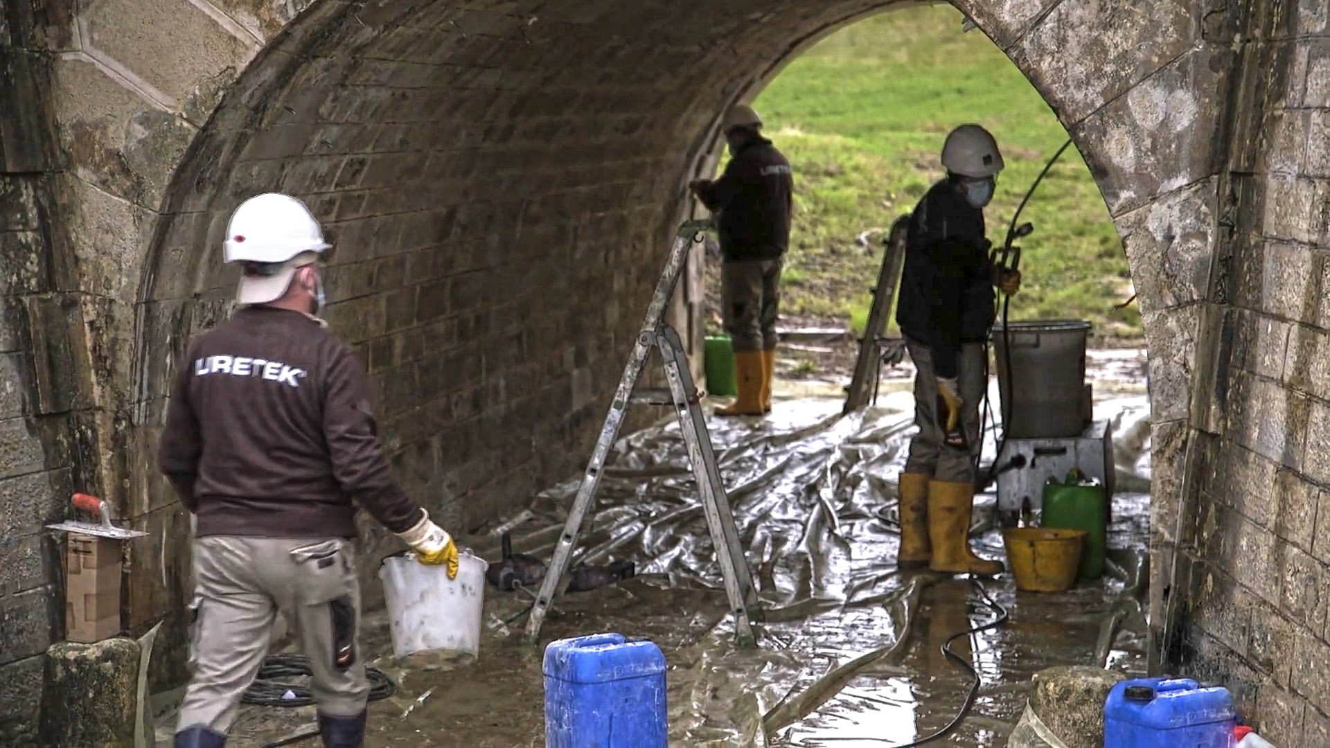 Filtraciones de agua en paso inferior ferroviario